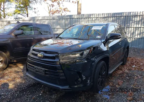 2019 Toyota Highlander Se z USA, uszkodzony, nr VIN 5TDJZRFH8KS937643